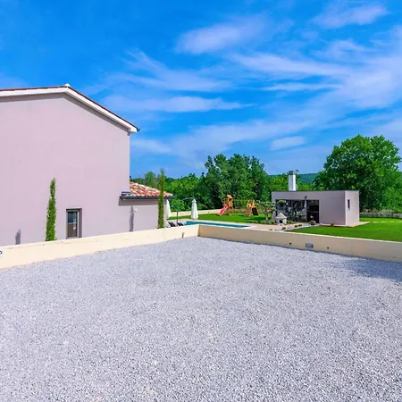 Amore, A Perfect For Families And Friends *